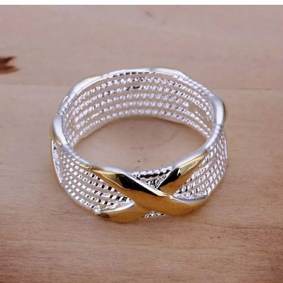 💖 Silver Hugs n Kisses Ring Size 9 NEW - Picture 2 of 3